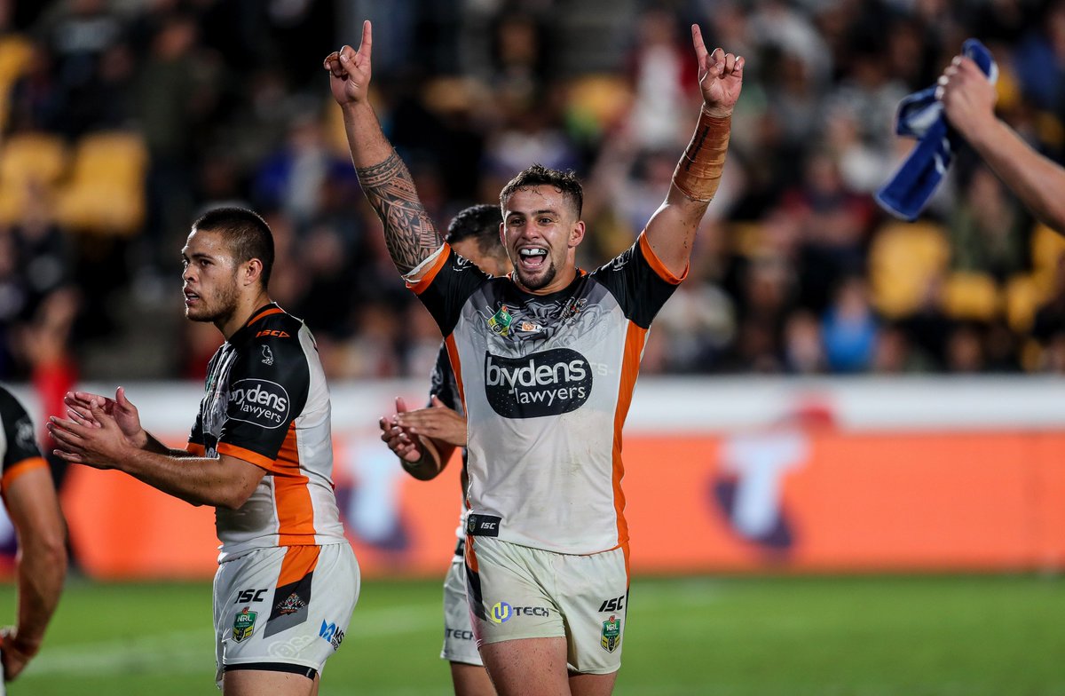 Waking up 🔛🔝 once again!

#OnTheBus