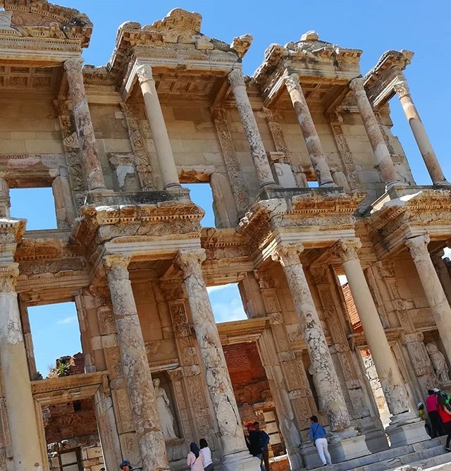LebanonEguide's tweet photo. Ephes archeological site, the library....#MEAmoments #Turkey #lebanon #whatsapplebanon #livelovelebanon @cityofizmir https://t.co/nPkJltwfPQ https://t.co/rR6HwD76AM