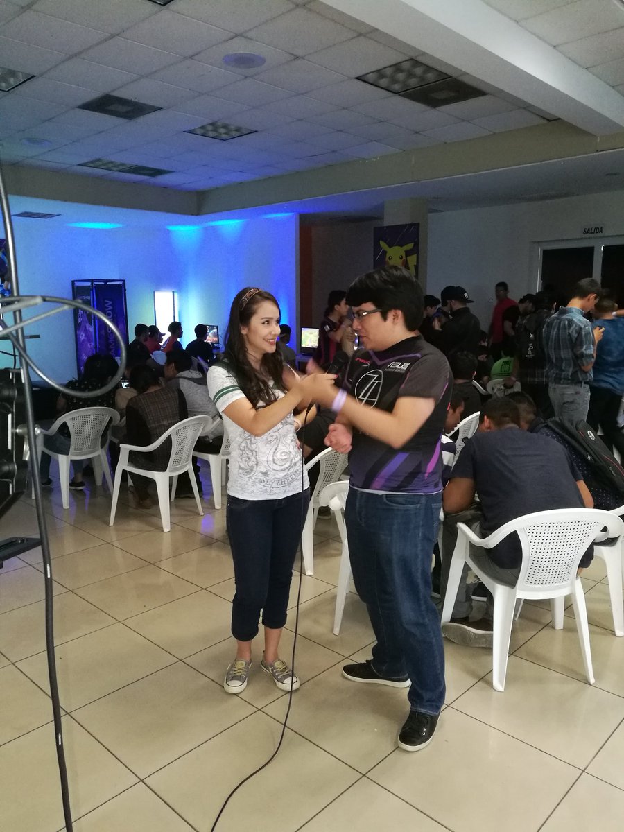 Smash en español tweet media