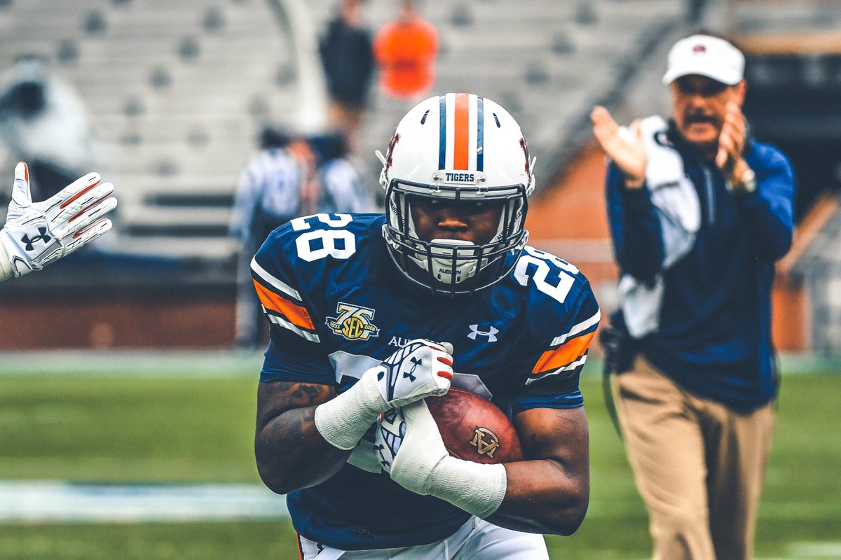 AuburnFootball's tweet photo. 1st half in the books. 

.@_cjtolbert with 8️⃣4️⃣ rushing yards on 4 carries for the orange squad in the half. 

Orange 15, Blue 3

#WarEagle https://t.co/gwN4Vl5k9f