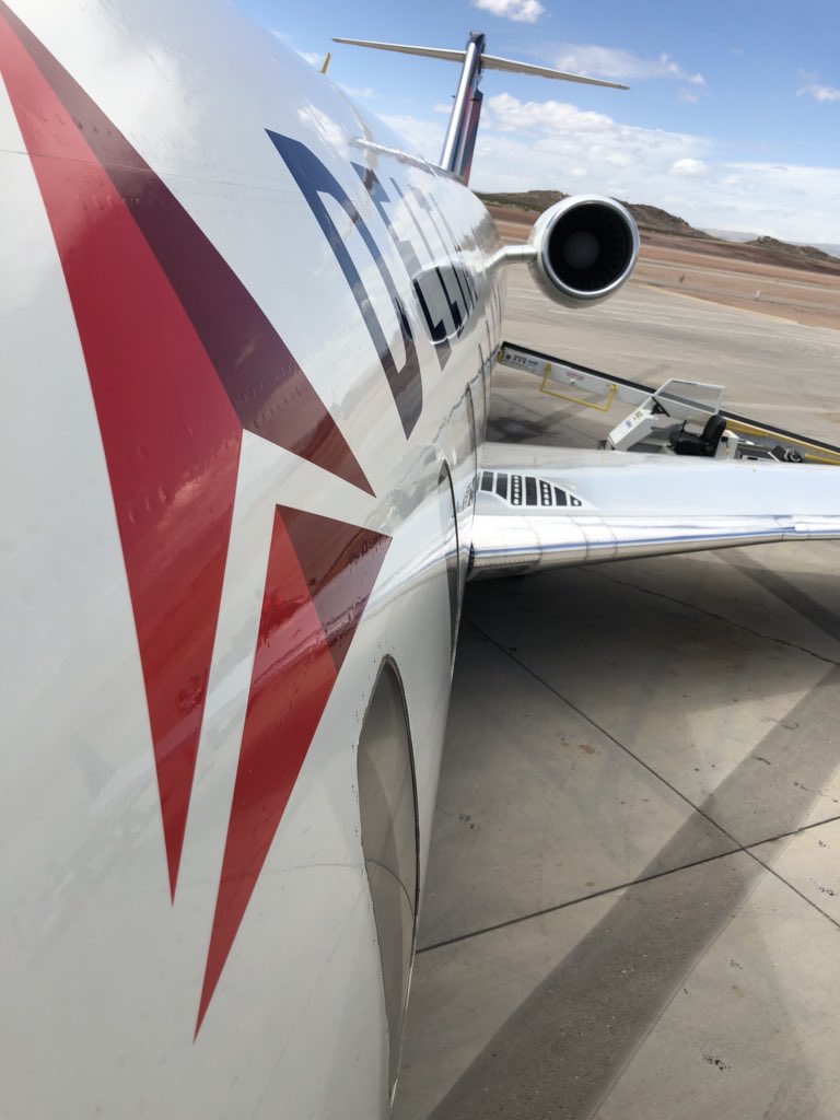 LandonSouthwick's tweet photo. Thanks for the lift home @Delta! โ๏ธ Ready to see my wife. #QuickWorkTrip #ComingHome https://t.co/3jpoPkSoHo