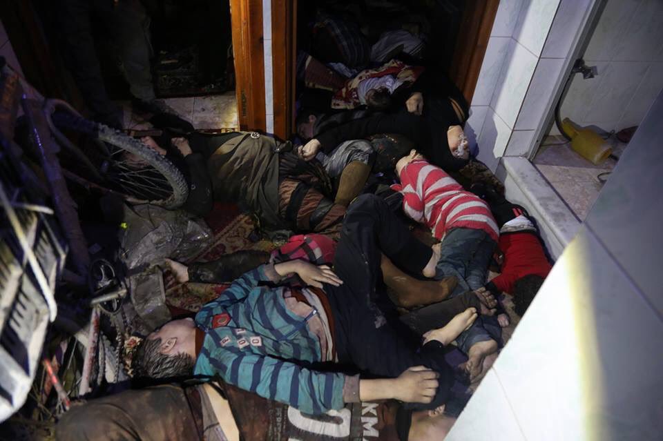 tv_wesaal's tweet photo. الدفاع المدني السوري : إرتفاع عدد الشهداء إلى أكثر من 150 شهيد جراء قصف النظام الأسدي مدينة #دوما بالغازات السامة
#الأسد_يقصف_دوما_بالكيماوي
 #Assad_Bombing_Douma_Chemical https://t.co/1fGMcwaSAj