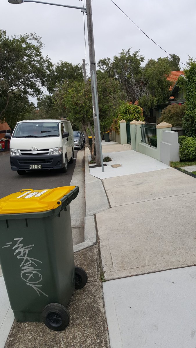 kathchiha's tweet photo. @NthSydCouncil could you please pick up the recycling in Edwin Street due last Wednesday? Thanks https://t.co/MV7LyNSYfI