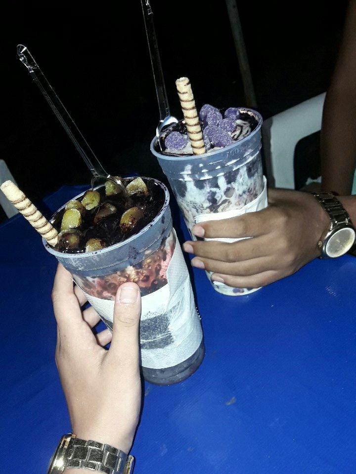 AnnaGomes40's tweet photo. Copão mesmo, só se for de açaí 😍 @Milena29452720 #ComASempre https://t.co/E8cIUmtTpP