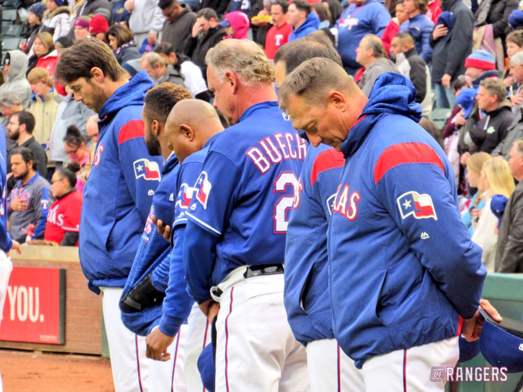 Rangers's tweet photo. Before tonight’s game, we held a moment of silence for members of the Humboldt Broncos junior hockey team who were involved in a fatal bus accident yesterday evening. 🇨🇦 #PrayersForHumboldt https://t.co/pRPistt0mE