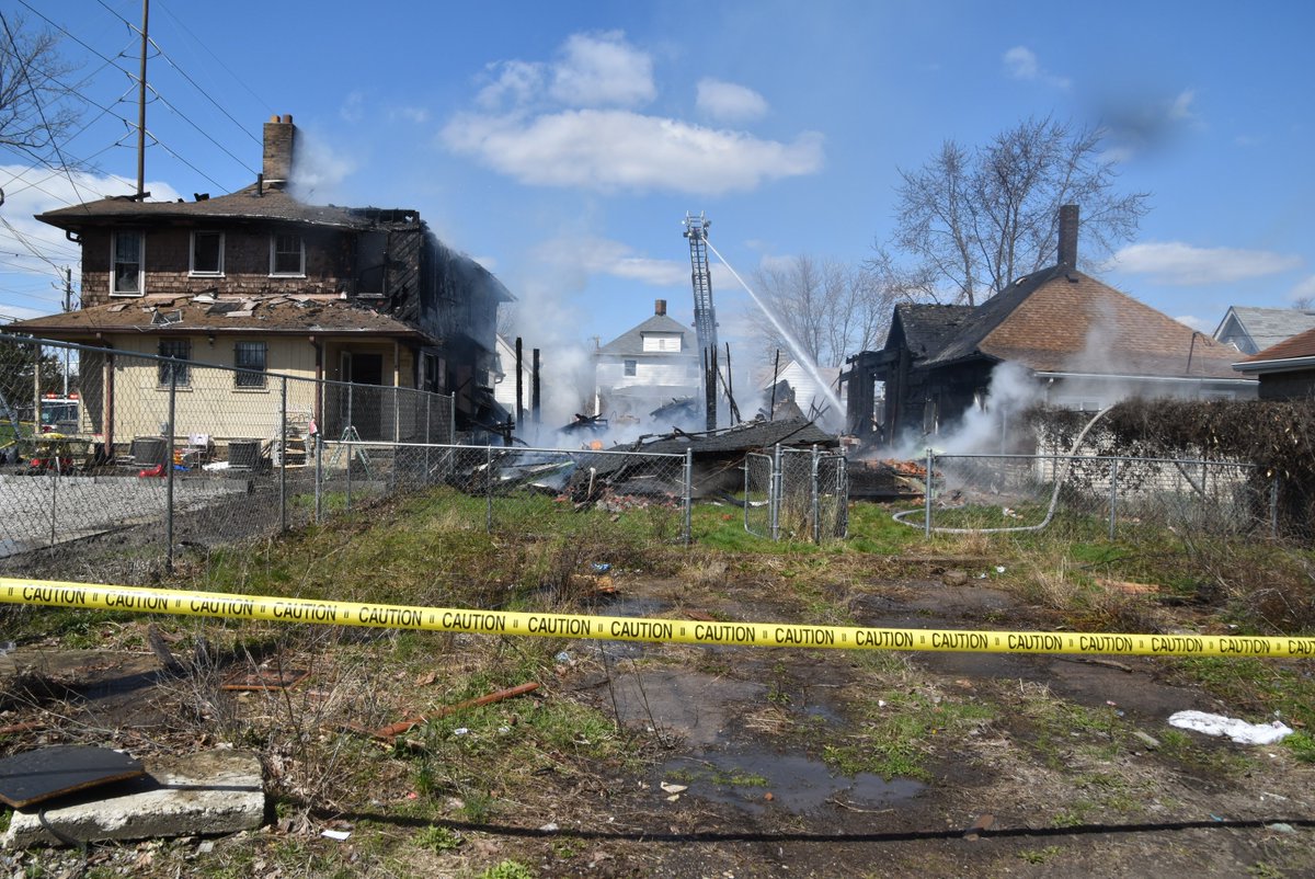 IFD_NEWS's tweet photo. 1:15 PM - Heavy Fire in Vacant Structure communicates to 2 occupied homes displacing 9 occupants. Command orders #DefensiveOps only. $350K damage with 2 firefighters injured. Under control in 1 hour. 2023 Wilcox St. https://t.co/Nk8z12ZcLf