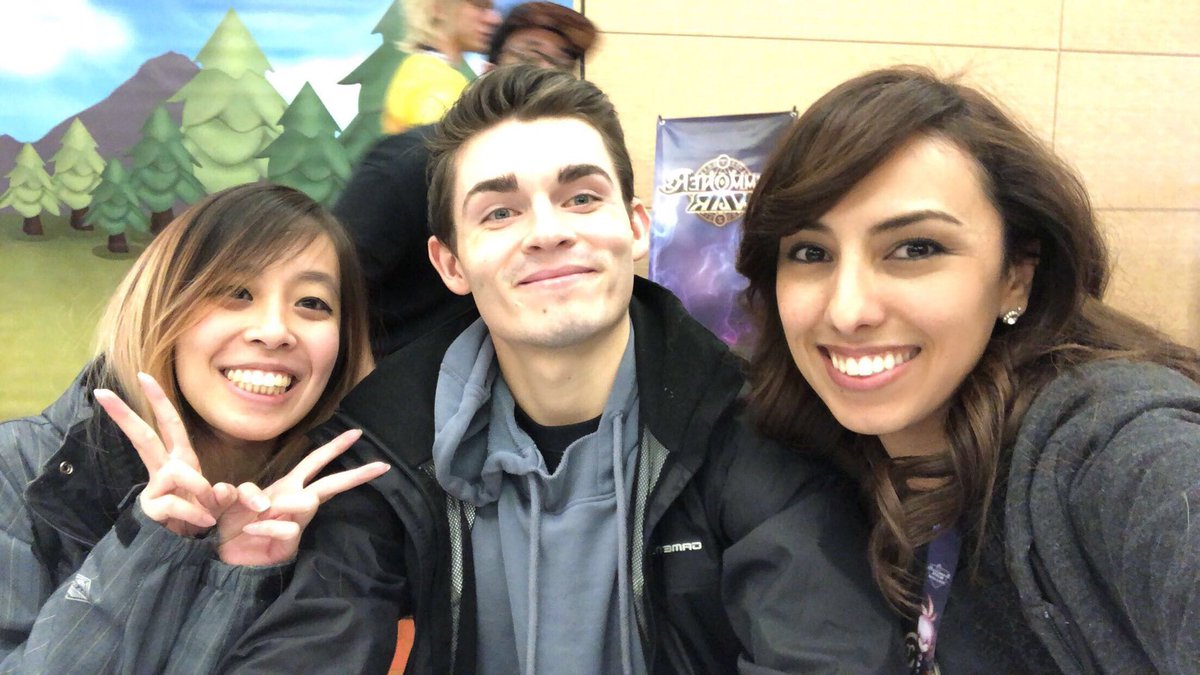hellogigiana's tweet image. So happy to have been able to meet @Silverclaim in person, finally! Oh, and thanks @Dreadtle for being in the picture, too! 😜 jk we love you, Evan! #SummonersWar #PAXEast2018 @summonerswarapp