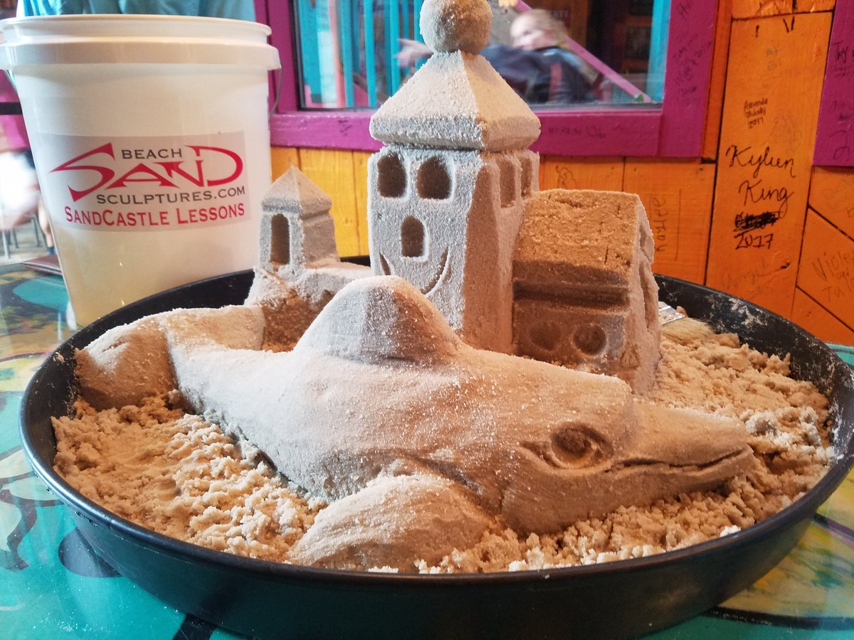 SandCastleFun's tweet photo. Weather outside - no problem - it's always a Sand-day with #SandCastleFun at @Fudpuckers #gatorbeach #dolphins and #FamilyFun #Destin #Florida #EmeraldCoasting #SandCastleCoast #SandCastles #SandCastleLessons #Beach https://t.co/CIk4gRhuAJ