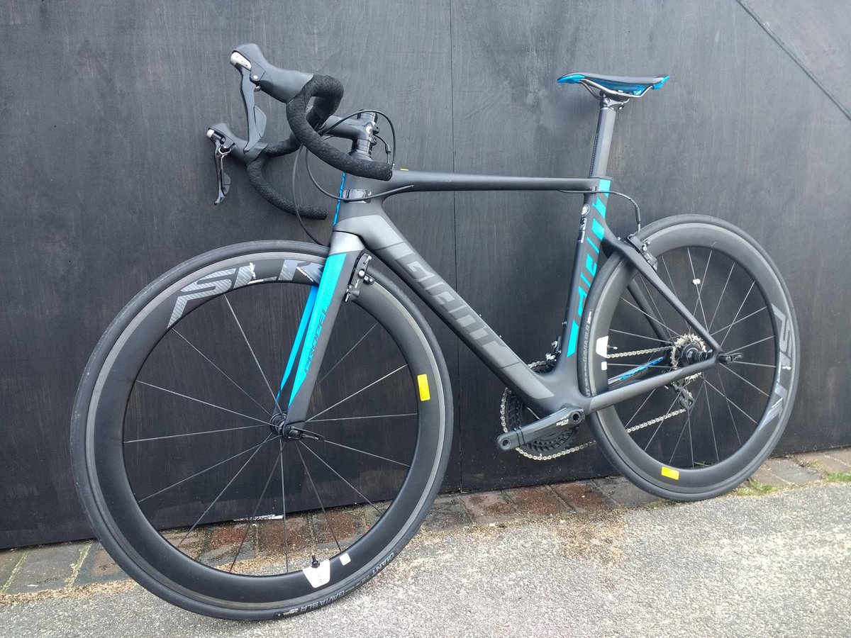 Giant Propel Advanced Pro 2 #ForSale £1695 Was £2649 new. Demo bike ridden about 100 miles. Aero geometry. Carbon Slr 1 aero wheels. Factory spec. Message me for more details. #roadbike #aeroroadbike #getfitforsummer