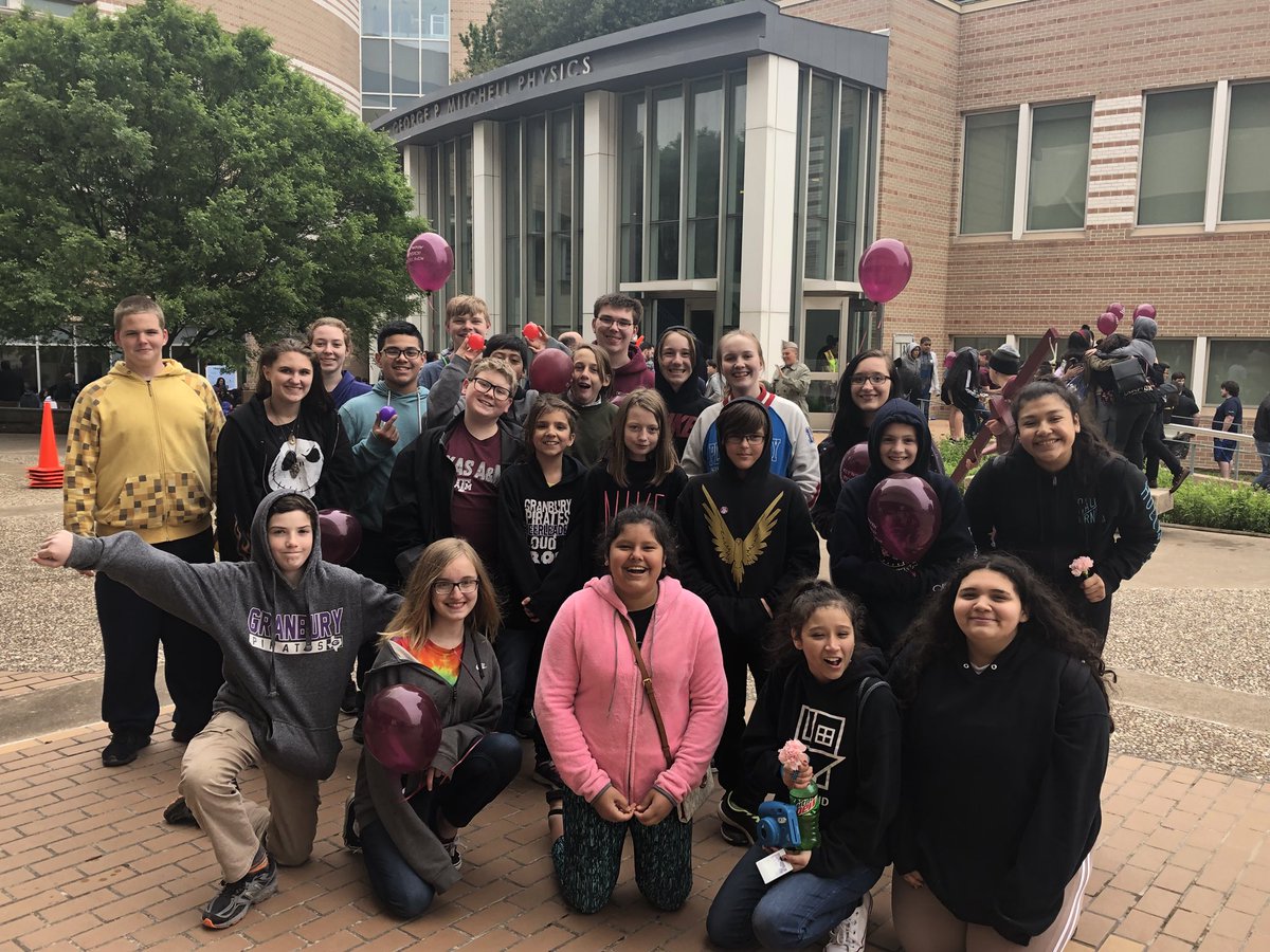 jillparsons07's tweet photo. GMS Engineering and Science Clubs are having a blast at Texas A&amp;M Physics and Engineering Festival @gmspirates @granburyisd @tamuphysicsfest https://t.co/sH0mJcMZLh