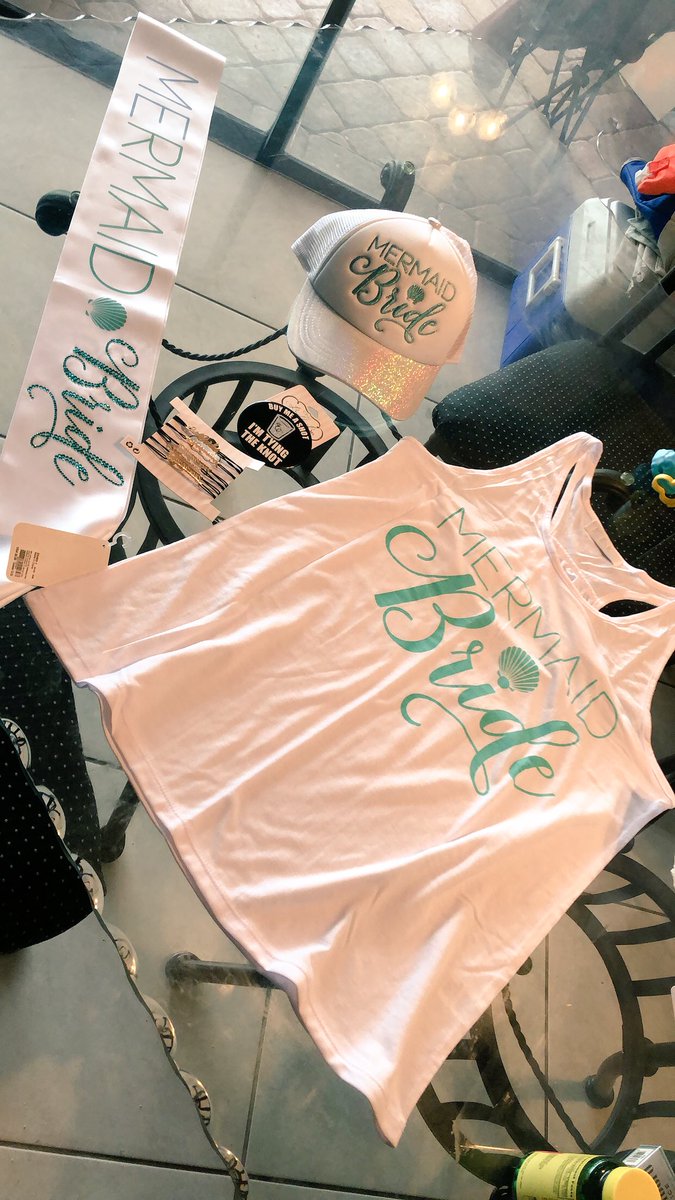 Darcinatorrr's tweet photo. When your wedding is in two years but you couldnβt help yourself π€·πΌββοΈπ§πΌββοΈ #MermaidBride https://t.co/rJCfibFr8E