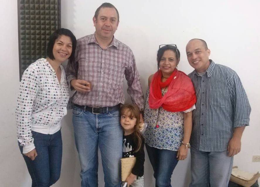 VoluntarizateTr's tweet photo. #7Abr En @activafm951 con nuestro aliado @hermannpargas, para ratificar que es necesario renovar la mirada, buscar la forma diferente de hacer las cosas y promover la transformación... "los capitanes diestros se hacen en las aguas turbulentas" | #ComunicamosSolidaridad https://t.co/YDbgjQE3qT