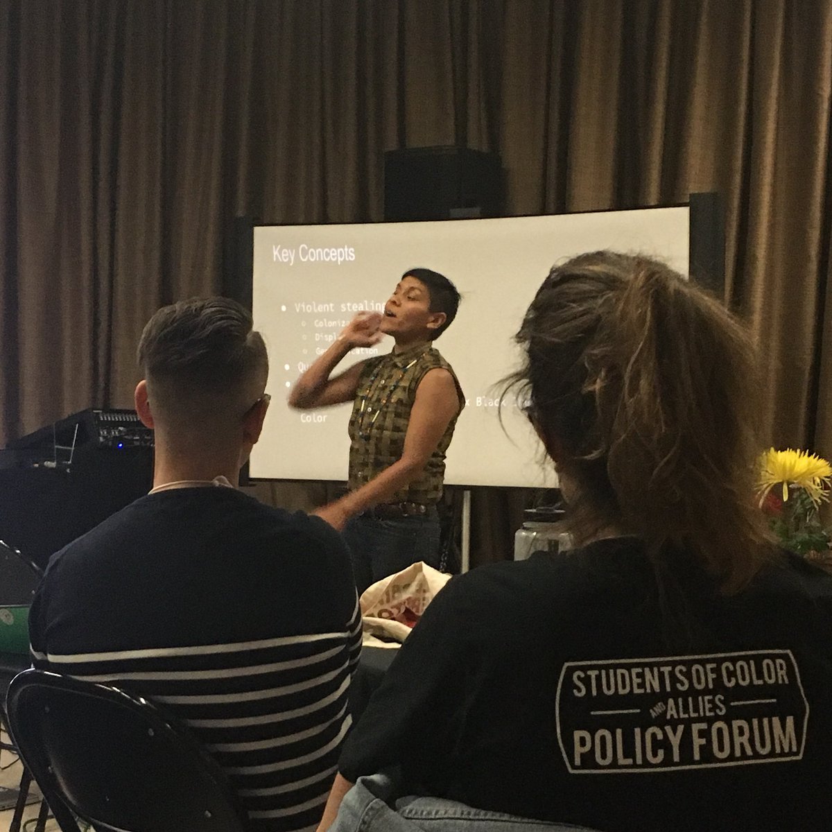 tiftrop's tweet photo. Workshopping on Queer Places and Urban Spaces with Rio Oxas if MCM. @USC_SCAPF #scapf2018 #RootedInResistance  ✊️ #qtibipoc https://t.co/z1BLCWEkGf