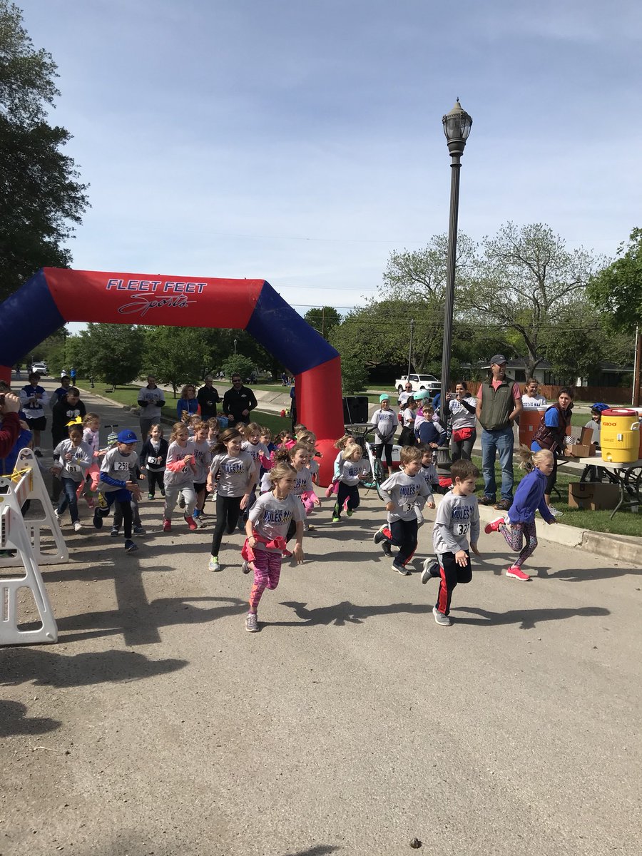 gomez_rene1010's tweet photo. We’re underway #RunningoftheMules #BeTheWe https://t.co/DXb4kmfij5