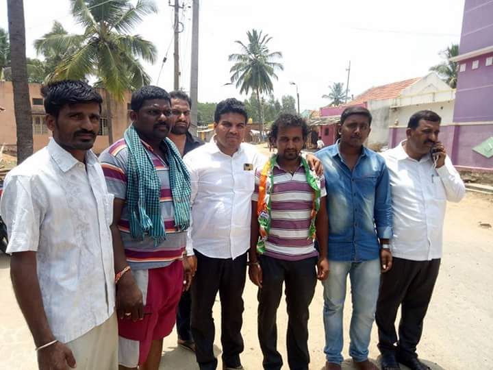 drRanganath3's tweet photo. ಡಾ ರಂಗನಾಥ್ ರವರ ನಾಯಕತ್ವ ಗುಣವನ್ನು ಮೆಚ್ಚಿ ಹೂಲಿ��ೂರುದುರ್ಗದ JDS ಮತ್ತು BJP ನಾಯಕರುಗಳು ಕಾಂಗ್ರೆಸಿಗೆ ಸೇರ್ಪಡೆಗೊಂಡರು. @DKShivakumar @DKSureshINC @INCKunigal @INCKarnataka https://t.co/BvHFsao0n5