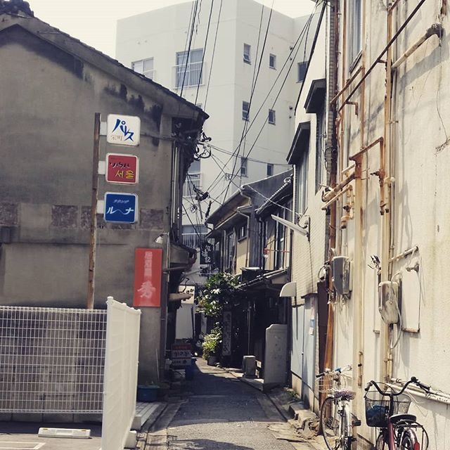 ヒデレトロ 栄町銀天街 飲み屋さんへとつながる路地裏もみどころのひとつです 路地裏 路地 飲み屋 スナック 商店街 門司港 レトロ 北九州 福岡 Retro Snack Moji Kitakyushu Fukuoka Japan Hideretro ヒデレトロ T Co ヒデレトロ 栄町銀天街 飲み屋さんへとつながる路地裏もみどころのひとつです 路地裏 路地 飲み屋 スナック 商店街 門司港 レトロ 北九州 福岡 Retro Snack Moji Kitakyushu Fukuoka Japan Hideretro ヒデレトロ T Co