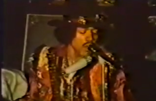 openculture's tweet photo. Jimi Hendrix Plays "Sgt. Pepper’s Lonely Hearts Club Band" for The Beatles, Just Three Days After the Album’s Release (1967) https://t.co/eyNNa219lL https://t.co/iM2x4waAQg