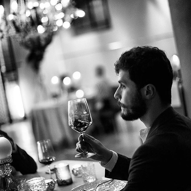 WineMktg's tweet photo. Red in #B&W 📸 #AndreaMoretti
#wine #winetime #winery #winelover #winetasting #wineoclock #wineporn #winewednesday #cheers #sommelier #vino #drinking #redwine #instawine #vin #酒 #포도주 #ワイン #вино #WineTv #winesofinstagram #wein https://t.co/Ik5LB7TiTu https://t.co/ZKluVcl7rl