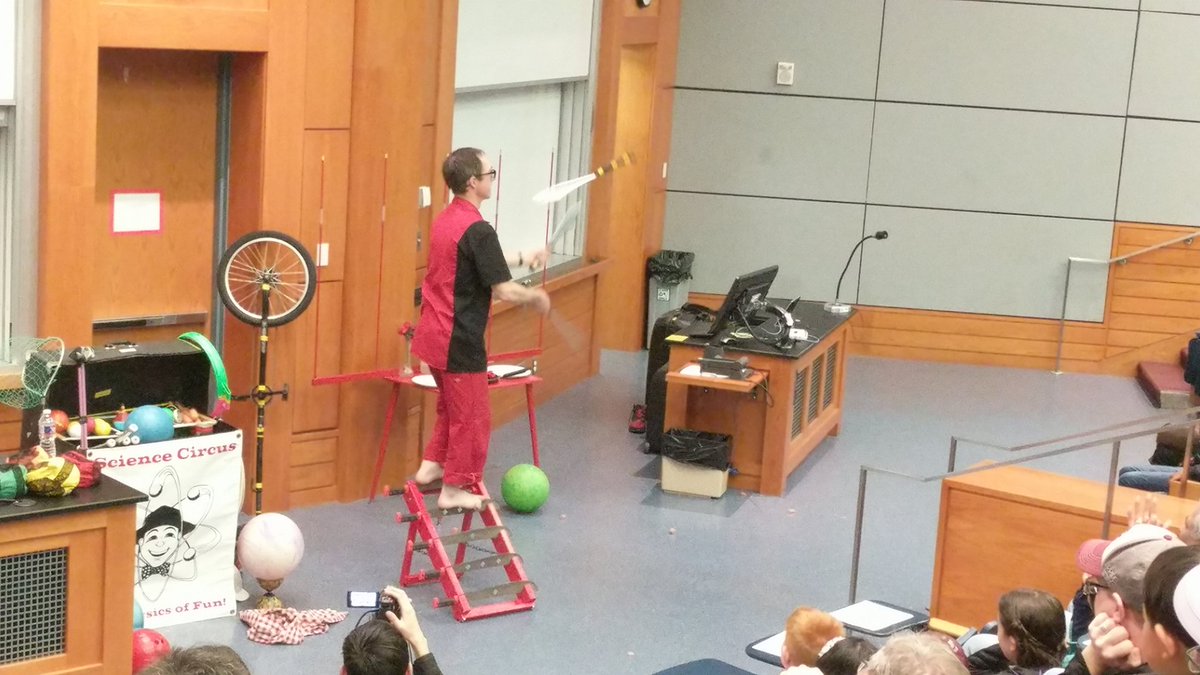 HornetBuzzMPMS's tweet photo. Great day at the A&amp;M Physics Festival with 30 students and 4 teachers. #mpmslearns #mpms2017 #hornetimpact #tamuphysicsfestival2018 https://t.co/711fQPdIVw