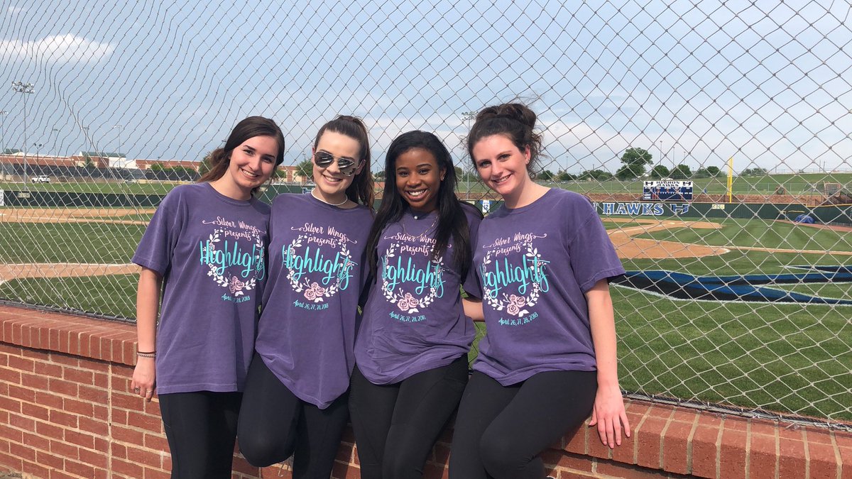 bethanykula's tweet photo. yayyyyy we 💙 baseball!!!! sad it got delayed so many times:// @RuckusandRowdy https://t.co/YsQDXoKvzu