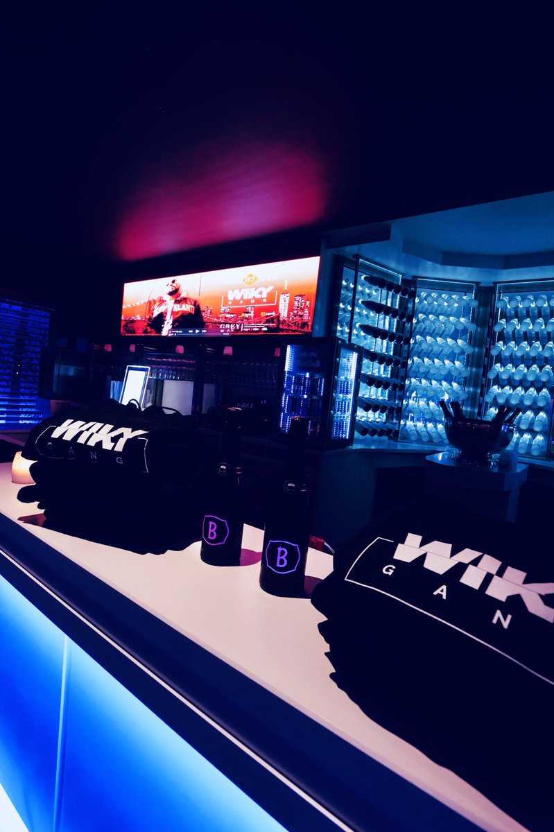 creativewiky's tweet photo. SPECIAL DELIVERY 🎁 

#WikyGang #BlackBottleBoy https://t.co/8rLdK7nWbq