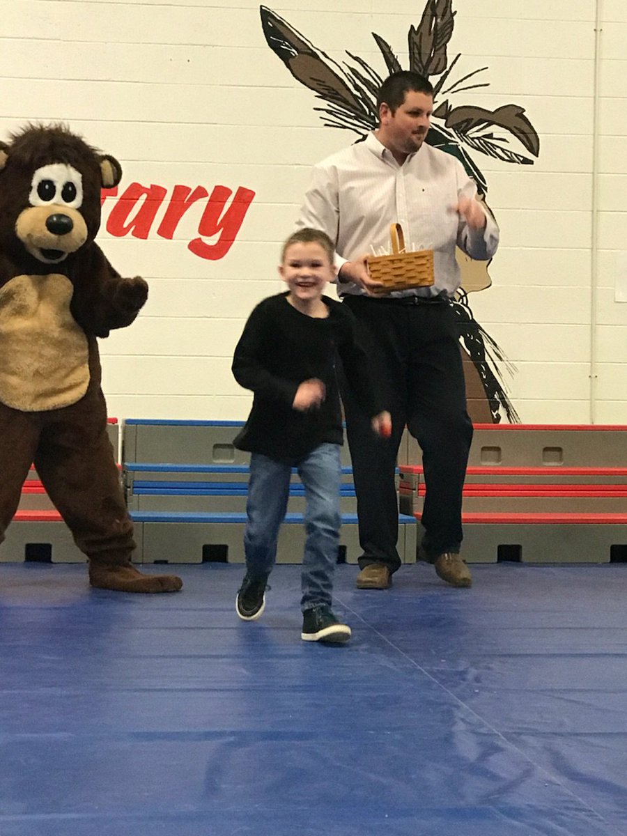 CherylGayer's tweet photo. Hug a bear and student of the month!  Love these kids! #SenecaTPC #seneca_elem https://t.co/CSNF3Br2Yu