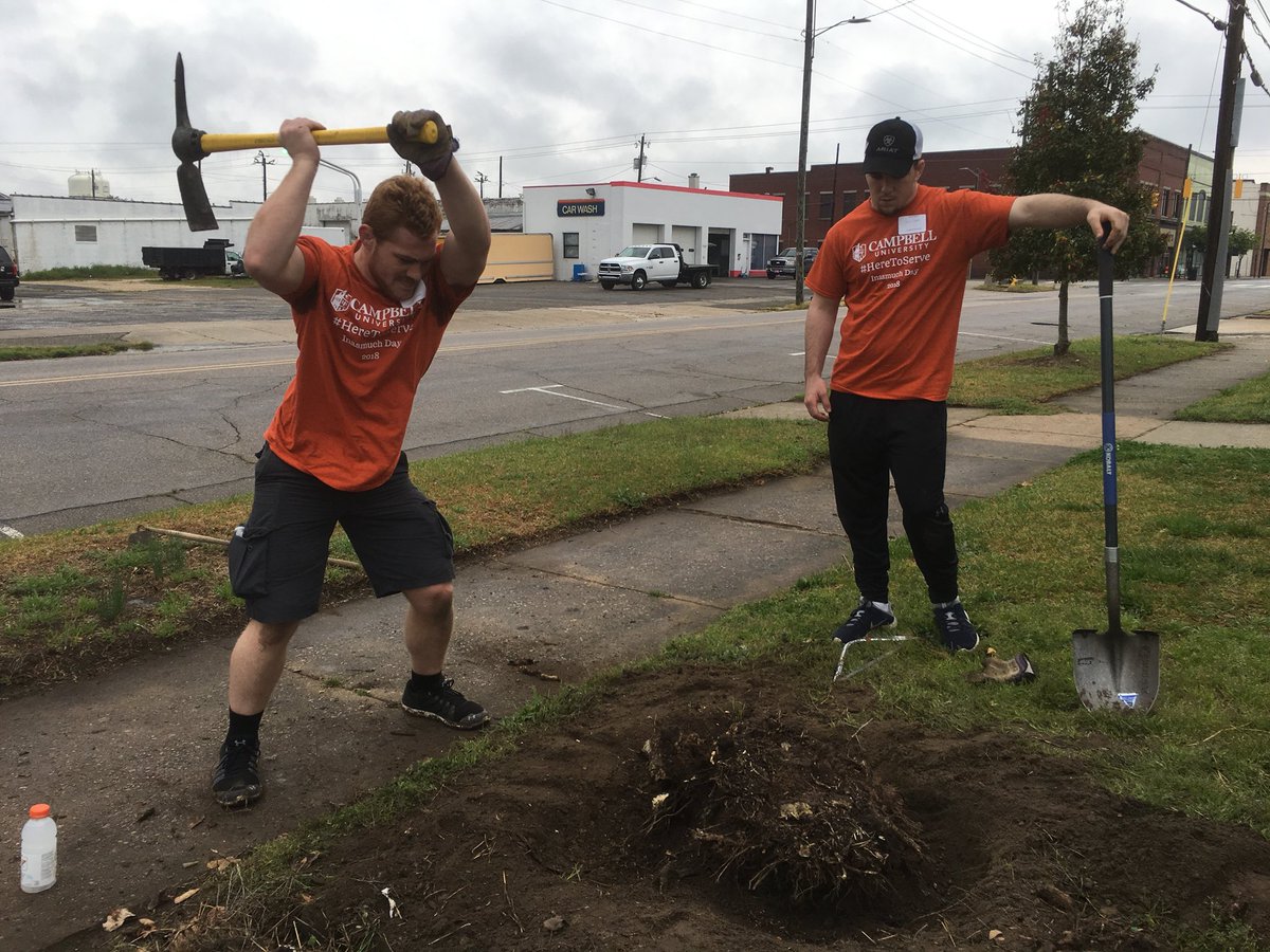 GoCamelsSAAC's tweet photo. Austin: “Right here?”

Chris: “A little to the left...”

#Inasmuch18 #CamelsCare #HereToServe https://t.co/3k5v6OfZAM