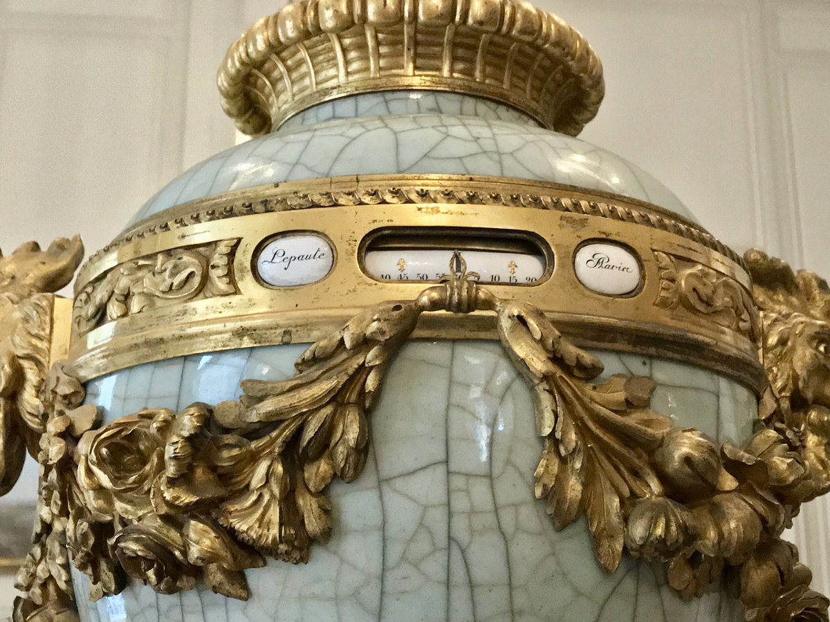 WeVersailles's tweet photo. À l’appartement intérieur du Roi @CVersailles : une ancienne horloge à la salle de billard. #JEMA2018  #VersaillesCollections #Versaillesdetails https://t.co/9sBsJmjRGN
