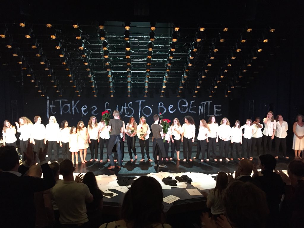 JacqPrins's tweet photo. Met @PetradeGroene bij premiere weergaloos mooie voorstelling #Lilith, ode aan de vrouw @Hofpleinrdam #ItTakesGutstoBeGentle Gaat dat zien! https://t.co/euIYgnH09C