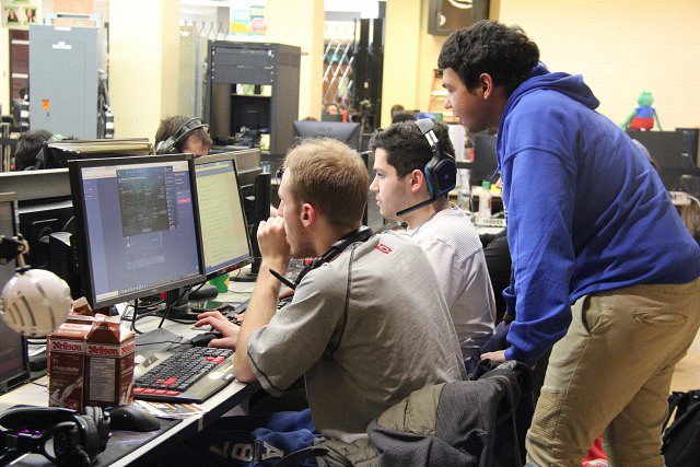 PHOTOS: Gamers Return To St. Clair College For 13th No Mans Lan bit.ly/2GKxdto #YQG https://t.co/jRowLAcdjJ