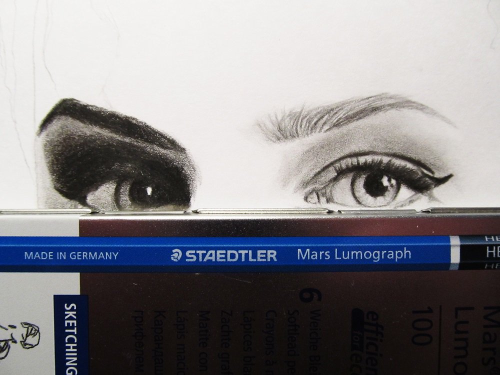 Long long time without pencil drawing...
I even felt that, how long I didn't draw with pencils...
#art #portrait #blackandwhite #pencilportrait #pencildrawing #staedtler #marslumograph #portrait #drawing #wip #workinprogress #dioptriart