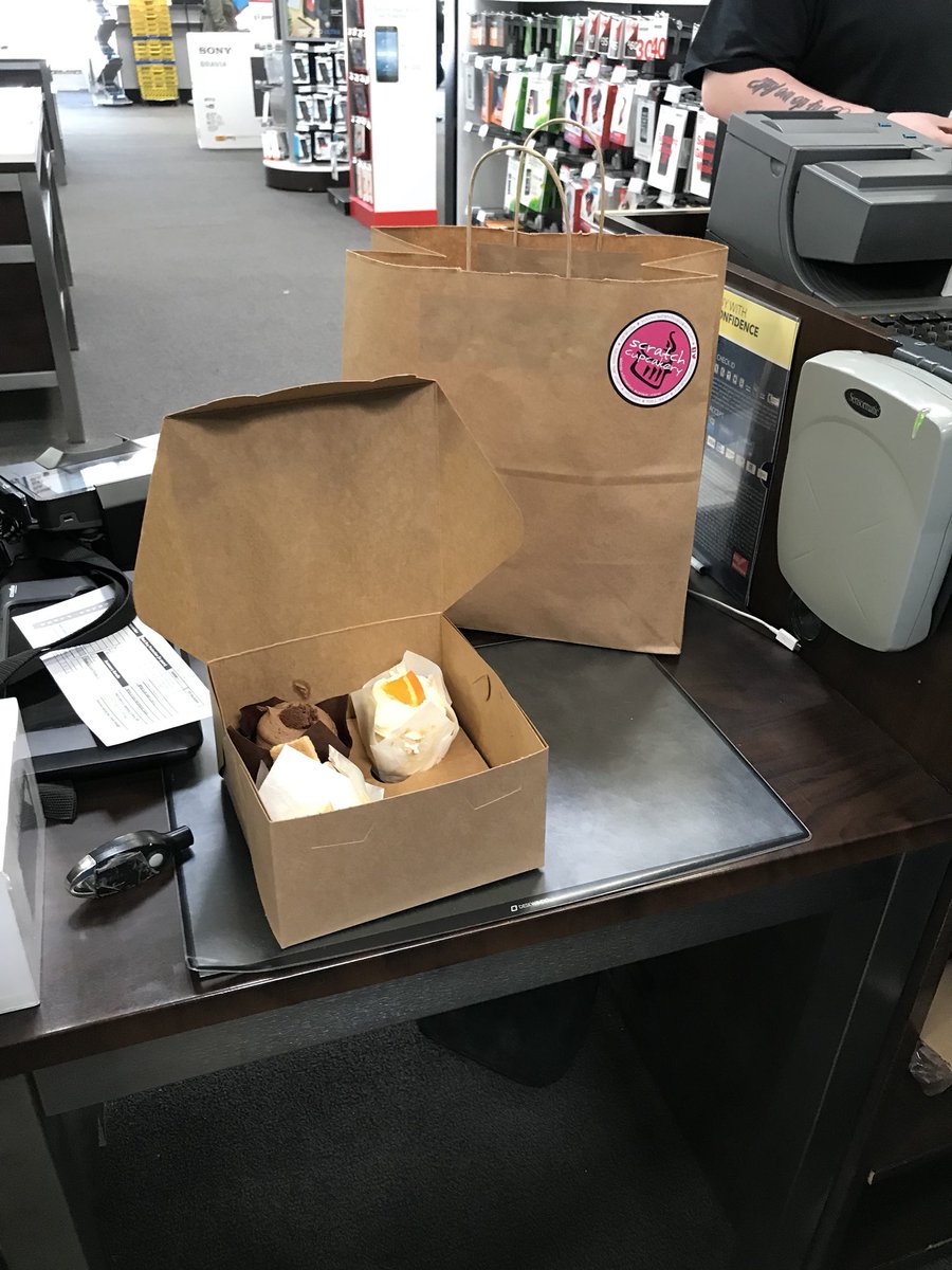 DMSPRINT23's tweet photo. Sharing some treats today at Best Buy 16 @AzraSmailagic https://t.co/UcfKJDLD6L
