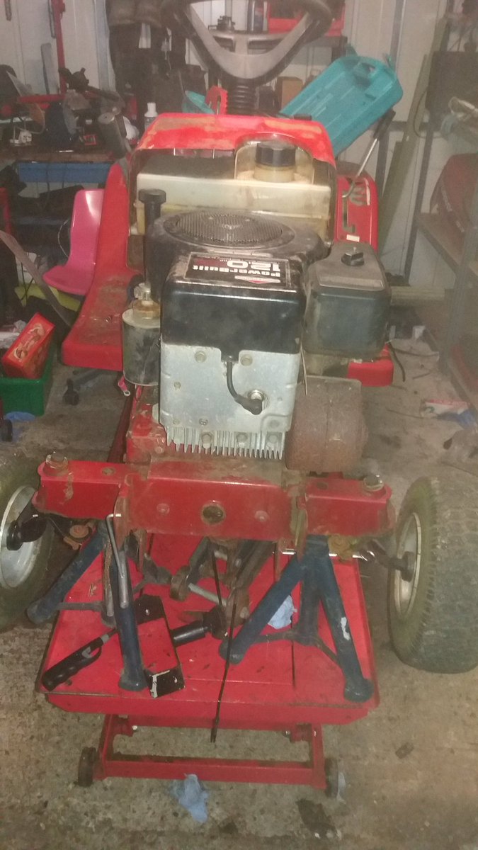 fixmymower's tweet photo. Project Charlene at the beginning #projectCharlene  #ukmudmowers #mowersport #motorsport #ketleymowersport #mudmower #mudmowers #ukmudmower  #mowerracing https://t.co/E3FRdjfKTK