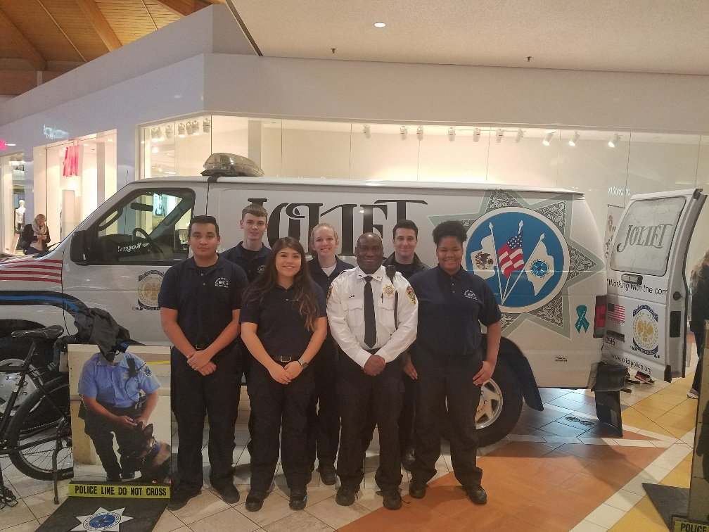 JolietExplorers's tweet photo. #Jolietexplorers helping out with the kid care ID at Louis Joliet Mall https://t.co/7SKJ3pE8Mo