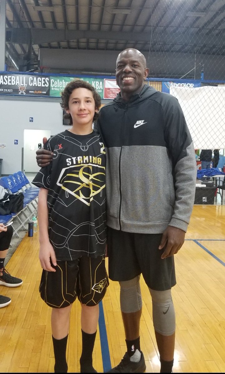 JDavenport_23's tweet photo. Great day of basketball...Team Stamina Gold earned the 1-seed, and Nolan met #00 Tony Delk #staminabasketball #tonydelktournamentofchampions https://t.co/mIxDevMpSh