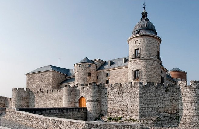 #Valladolid es una de las provincias de #España con mayor número de castillos. Hemos seleccionado 9 para nuestra ruta. Recorreremos varios pueblos: Simancas, Peñafiel, Torrelobatón, Medina del Campo... ¡Empezamos! #FelizDomingo -> goo.gl/j5cUKC