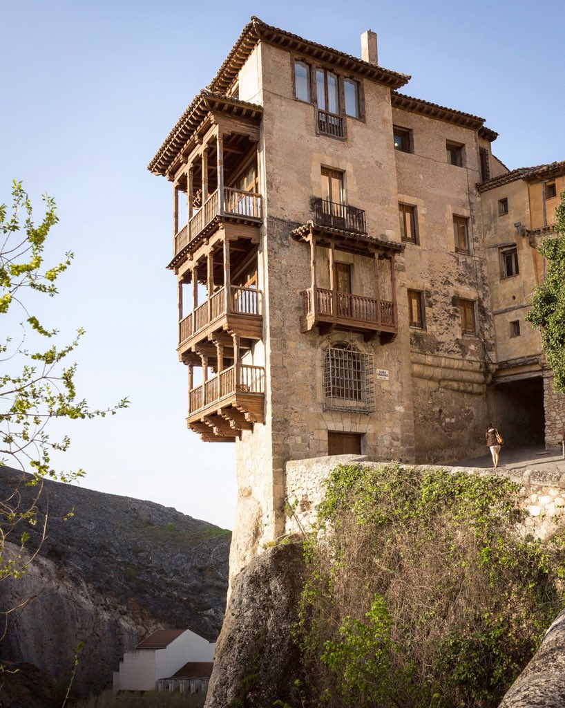 c0pelaf's tweet photo. The #hanginghouses of #Cuenca, #Spain a few springs ago.  These homes were built hundreds of years ago right on the edge of the sheer cliffs. They had wonderful views, as long as you don’t look down! 
🇪🇸 🏠 
#TravelPhotography #Travelgram #Instatravel #BeautifulDestinations https://t.co/Rqk9hWQU4L