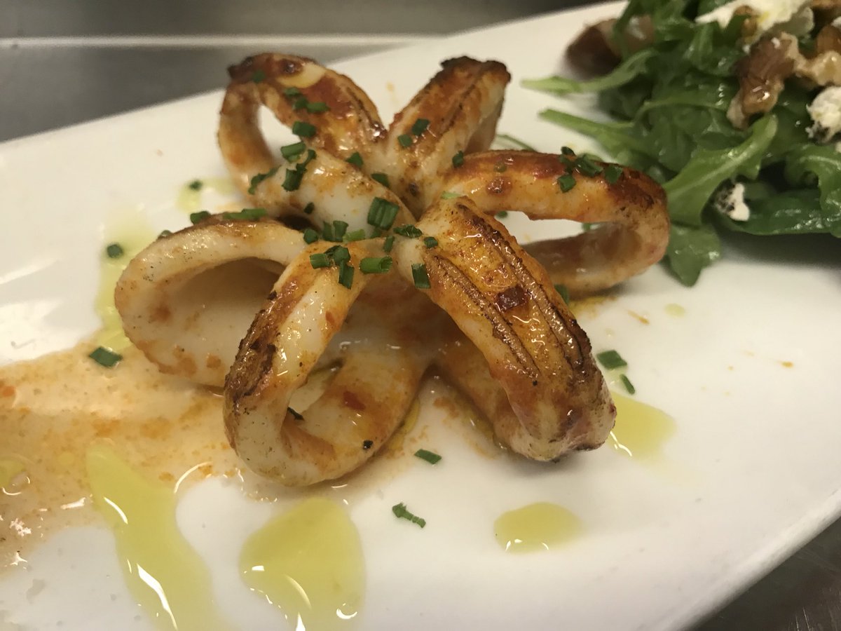 EveryonesLocal's tweet photo. Appetizer Trio 3️⃣ Arancini with Pomodoro Sauce and Pecorino, Piri Piri Calamari, Mini Arugula and Pear Salad #trio #appetizer #local1794 #eatlocal #drinklocalbeer #thedanny #weeklyadditions https://t.co/YrxHGDoym1