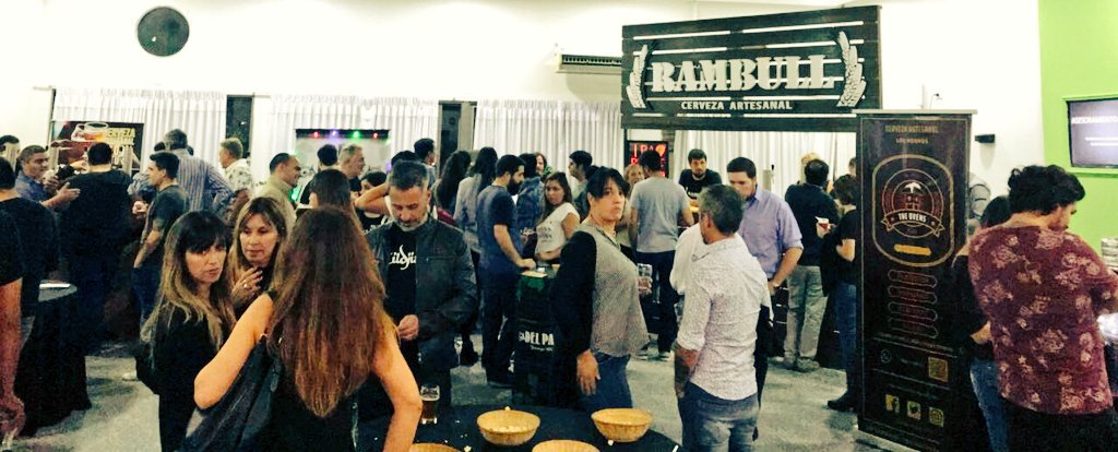 aclho137ok's tweet photo. A pesar de las inclemencias climáticas, culminó con éxito rotundo la primer feria de cervezas artesanales de #LosHornos en nuestra sede de #Aclho gracias a todos por participar! Nos vemos en la próxima! https://t.co/kUvhFH0F0J