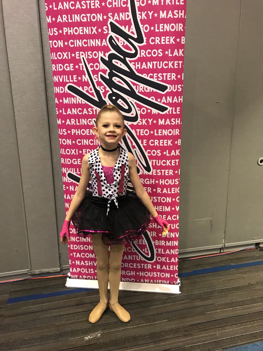 nolanswizards's tweet photo. Day full of dance #showstoppers #dancemom #instepdance #isdc https://t.co/nDBfZW3S3e