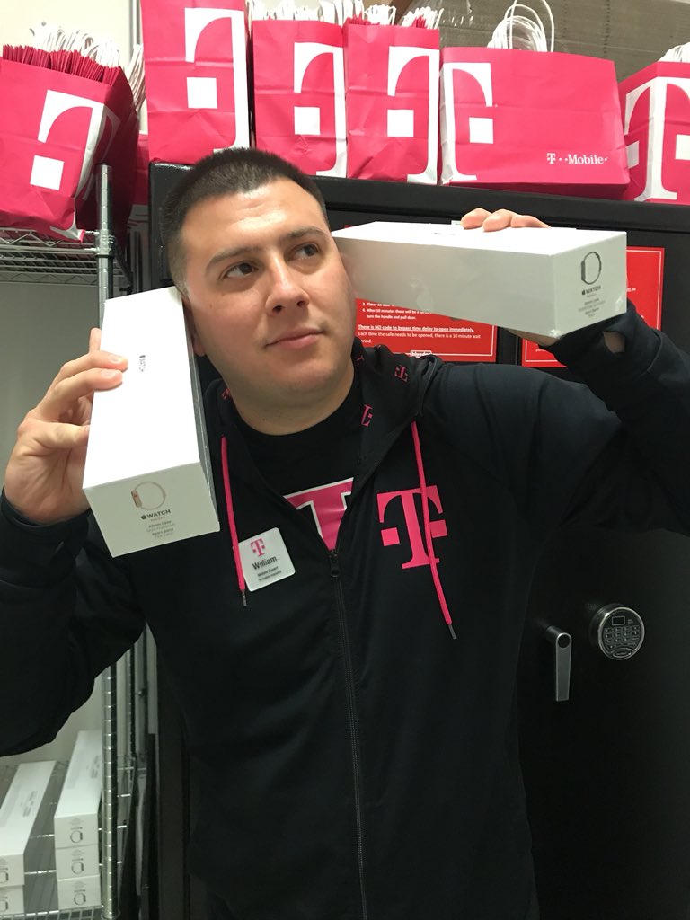 lmaxwell73's tweet photo. Providing great customer needs by Will! Mom and son is excited for there Apple watches! #applewatch #sfbeastebay #fremonthub @atejano01 @aimzworld https://t.co/Jbkm5Nznhm