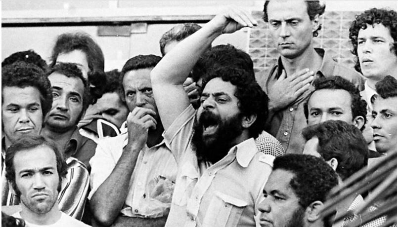 #eusoulula  ESSE BARBUDO DESGRAÇADO LUTOU POR DIREITOS TRABALHISTAS A VIDA TODA, TIROU 36 MILHÕES PESSOAS EXTREMA POBREZA LEVOU ENERGIA ELÉTRICA A 17 MILHÕES DE PESSOAS, AÍ EU PERGUNTO, PRA QUE FAZER ISSO?