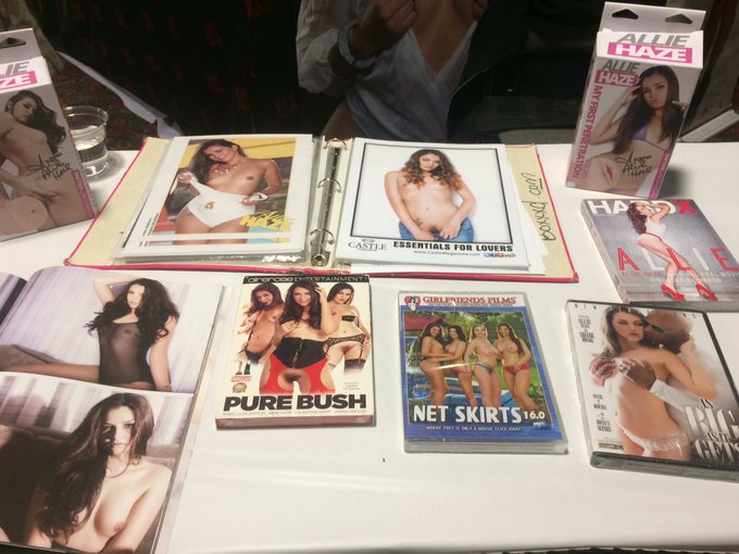 Look at all the goodies! https://t.co/ucjEFPyzZd<a href="/tag/minions"class="tags"><span>#minions</span></a>