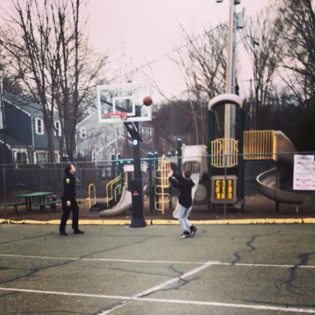 FPDCT's tweet photo. Officer Salato came across a young man practicing his free throws and took the opportunity to strike up a conversation and shoot some hoops! #SheGotBeat #CommunityPolicing #FairfieldsFinest #MakingFairfieldSafer https://t.co/s4X9rwq6gM