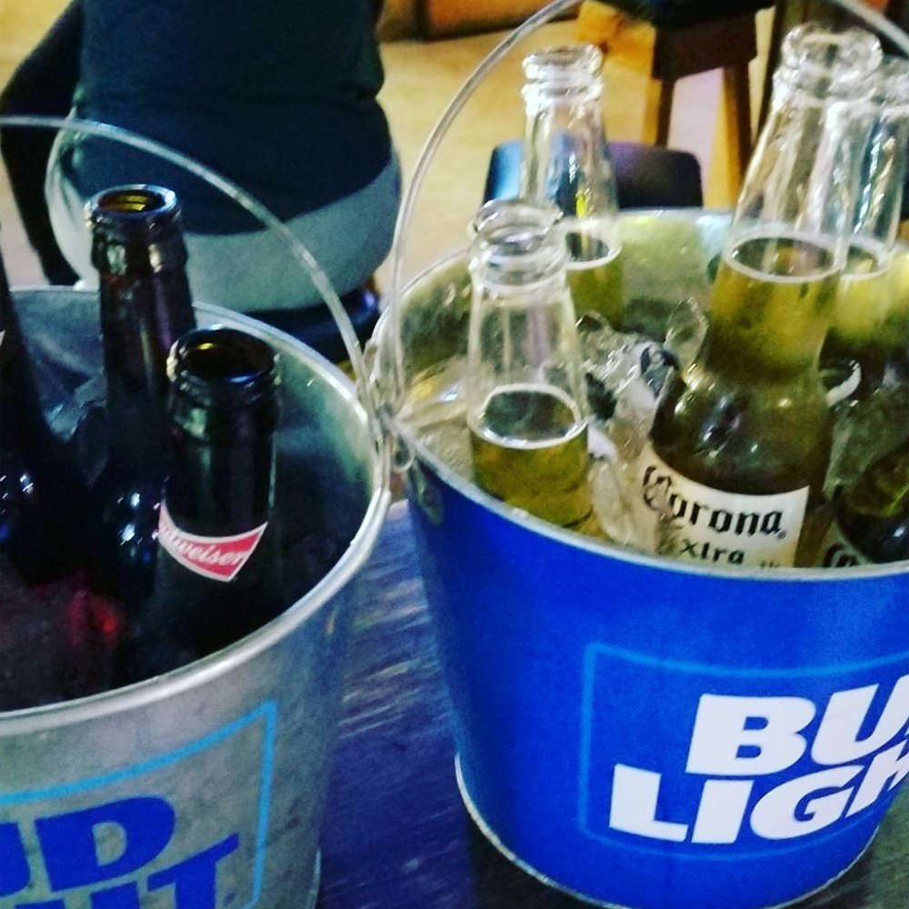151Saloon's tweet photo. When one bucket of beer won't do... get two 😜
📸: el_pelon210 #beer #sanantonio #151saloon #saturdaynight https://t.co/gsQlTzyDF6