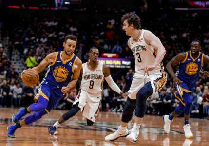 BaseHit2_'s tweet photo. Defense!! Take watching sports to the next level with promocode BASEHIT1 https://t.co/xcWR8jXhhd #fantasybasketball #nba https://t.co/d447pOLgjG