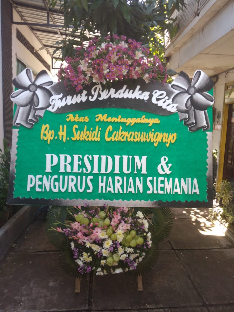 S1H_Slemania's tweet photo. Segenap keluarga besar Slemania turut berduka cita atas meninggalnya Bp. H. Sukidi cokro suwignyo
Semoga amal ibadahnya diterima oleh allah.
Terima kasih atas jasa jasamu selama ini 🙏🙏 https://t.co/vvLZike4hK