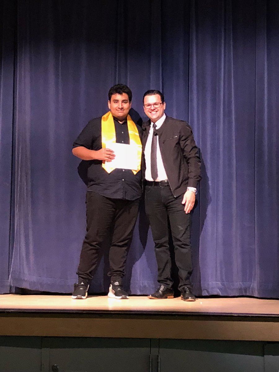 summithsKC's tweet photo. Some of our Summit high school key club members receiving awards for completing their service hours throughout the year 😄🔑@SummitSkyHawks https://t.co/bkcn61kob3