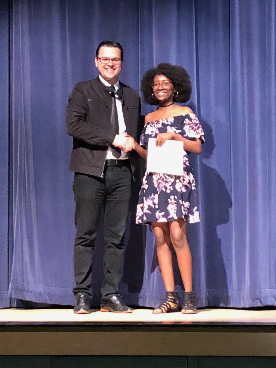 summithsKC's tweet photo. Some of our Summit high school key club members receiving awards for completing their service hours throughout the year 😄🔑@SummitSkyHawks https://t.co/bkcn61kob3