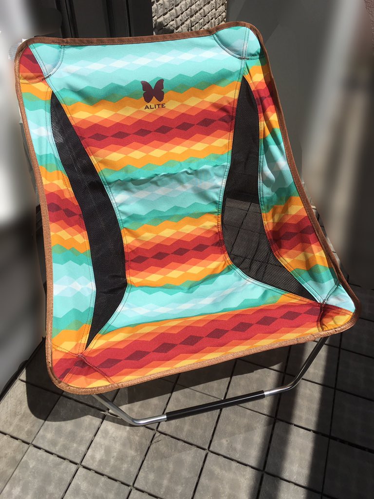 jadranskoneko's tweet photo. I've got a new chair from USA !
ということで、#ゆるキャン のチェアがアメリカから届いたあ。なでしこ とおそろい♪ 送料込みで122.33ドル(約13000円)。Amazonで28000円くらいだったんで浮いたお金で #メタル賽銭箱 買えたよ
#ゆるキャンΔ
#各務原なでしこ
#志摩りん
#Alite
#Mayflychair https://t.co/Ug2tRrBTSj